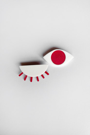 broche_oeil_rouge_pomme_amour